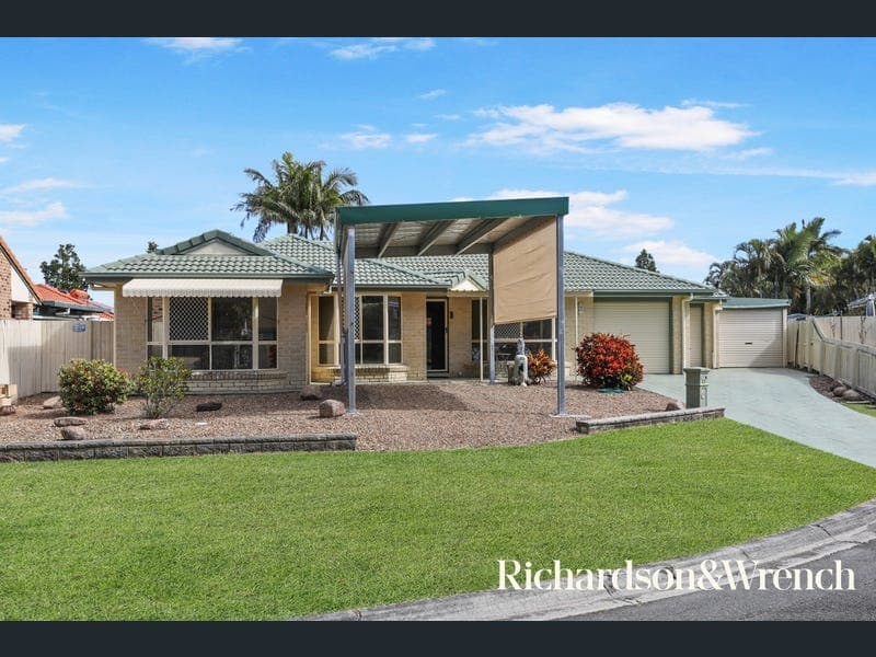 17 Anchor Court, Banksia Beach — photo 1 of 5