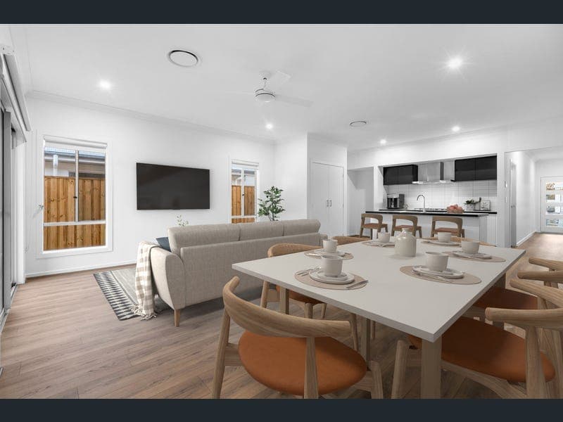 15 Clarence Street, South Maclean — photo 1 of 5