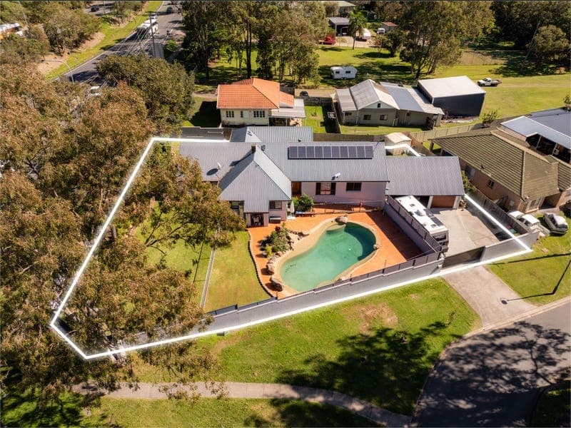 2 Reynolds Street, Carindale — photo 1 of 5