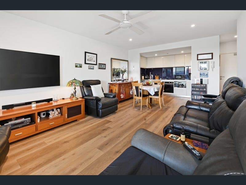 2167/9 Ferny Avenue, Surfers Paradise — photo 1 of 5