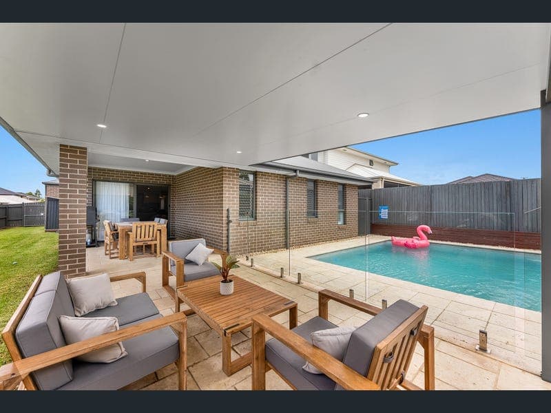 21 Edmund Circuit, North Lakes — photo 1 of 5