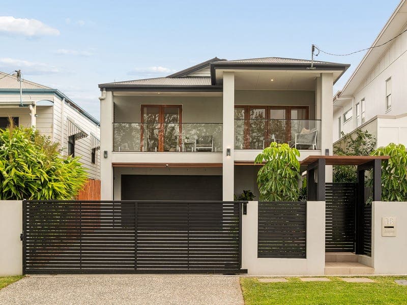 18 Thompson street, Bulimba — photo 1 of 5