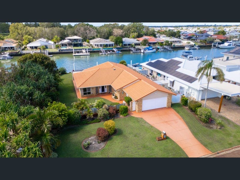 7 Castaway Court, Banksia Beach — photo 1 of 5