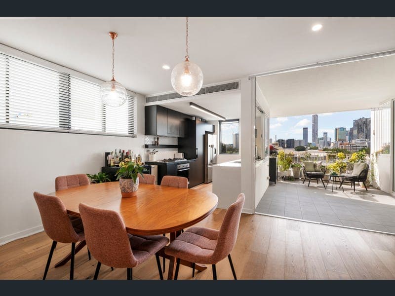 501/8 Donkin Street, West End — photo 1 of 5