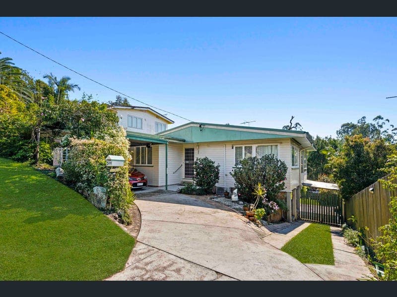 5 Solway Street, Carina — photo 1 of 5
