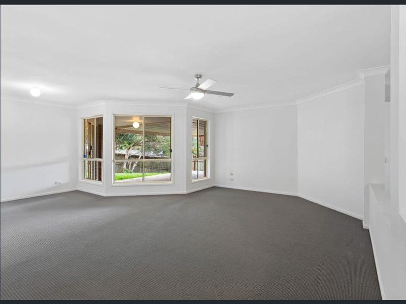 27 Hatia Grove, Ferny Grove — photo 1 of 5