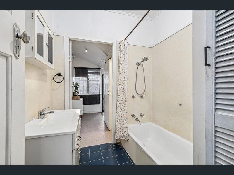 201 Stamford Street, Berserker — photo 1 of 5