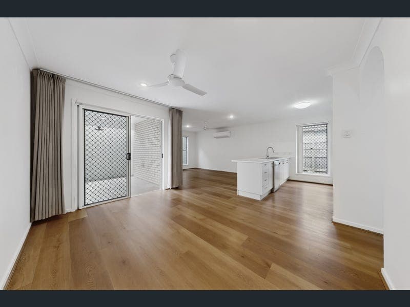 60 Cordeaux Crescent, Redbank Plains — photo 1 of 5