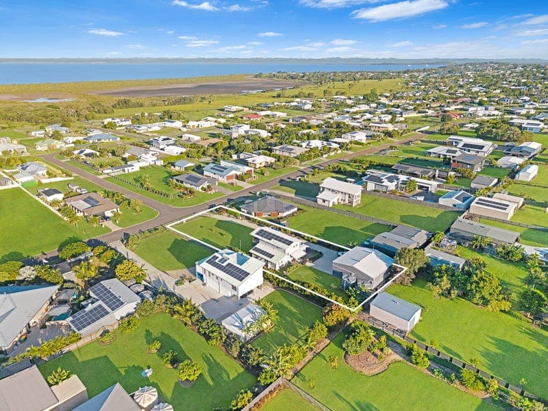 41 Windjammer Circuit, River Heads — photo 1 of 5
