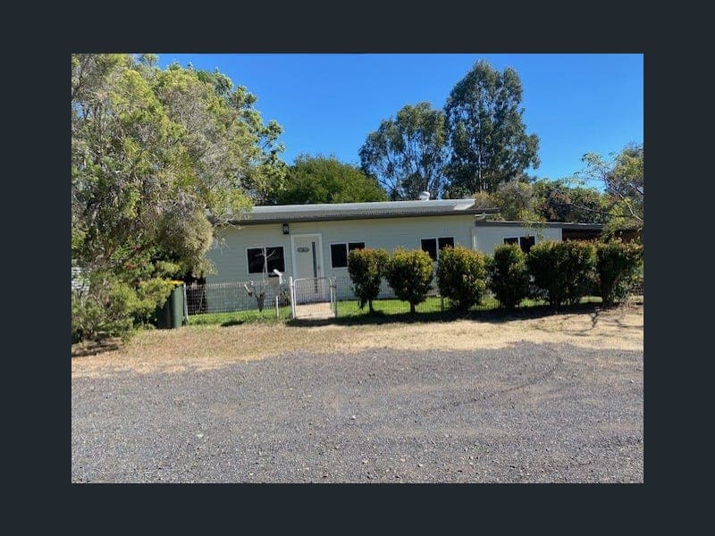6 Coronation Drive, Mount Morgan — photo 1 of 5