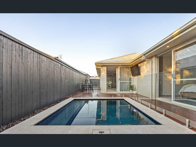 84 Steiner Crescent, Baringa — photo 1 of 5