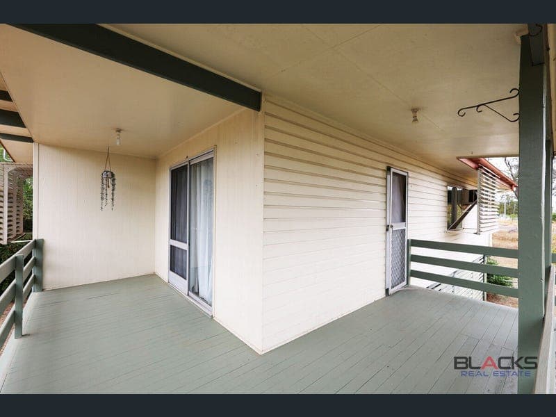 11 Hughes Street, Dysart — photo 1 of 5