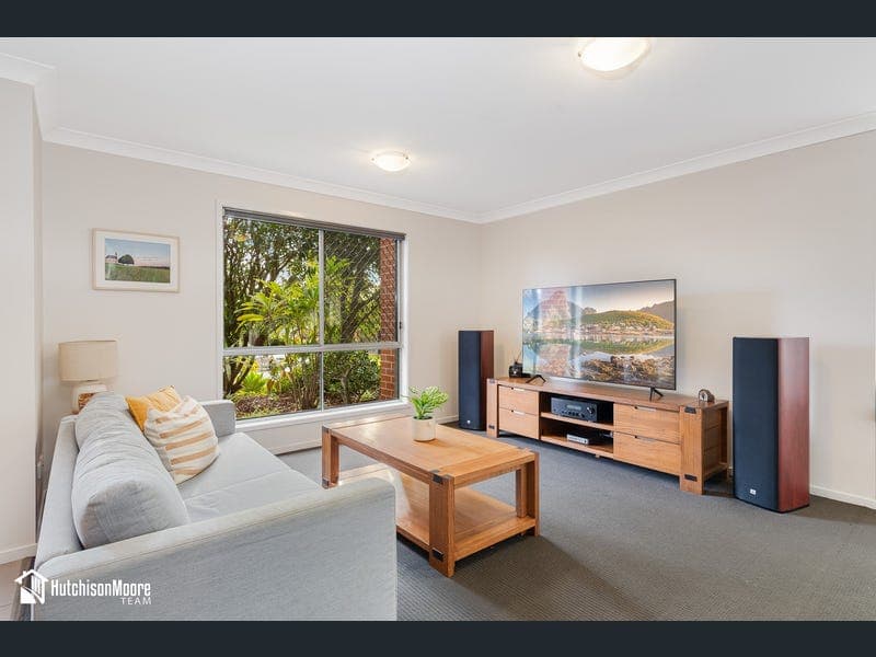 33 Shaw Place, Redland Bay — photo 1 of 5