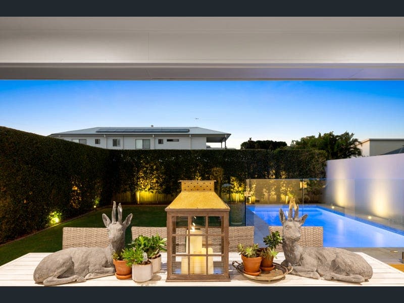 66 Raceview Avenue, Hendra — photo 1 of 5