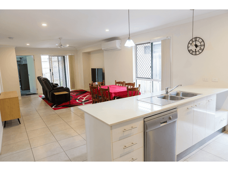 32 Sovereign Drive, Deebing Heights — photo 1 of 5