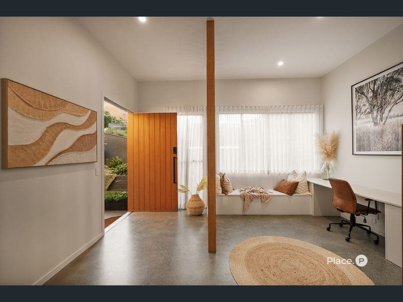 6 Hobart Avenue, Camp Hill — photo 1 of 5