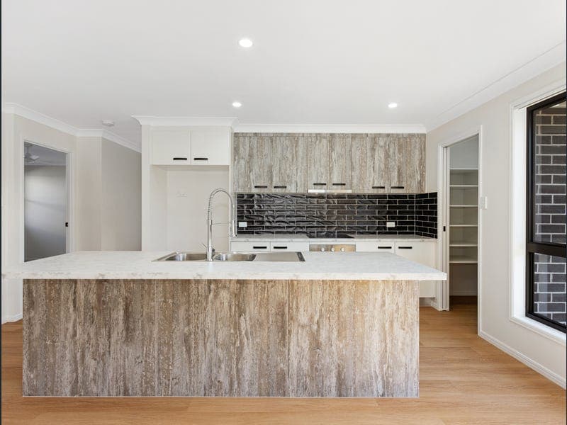 11 Ponting Way, Urangan — photo 1 of 5