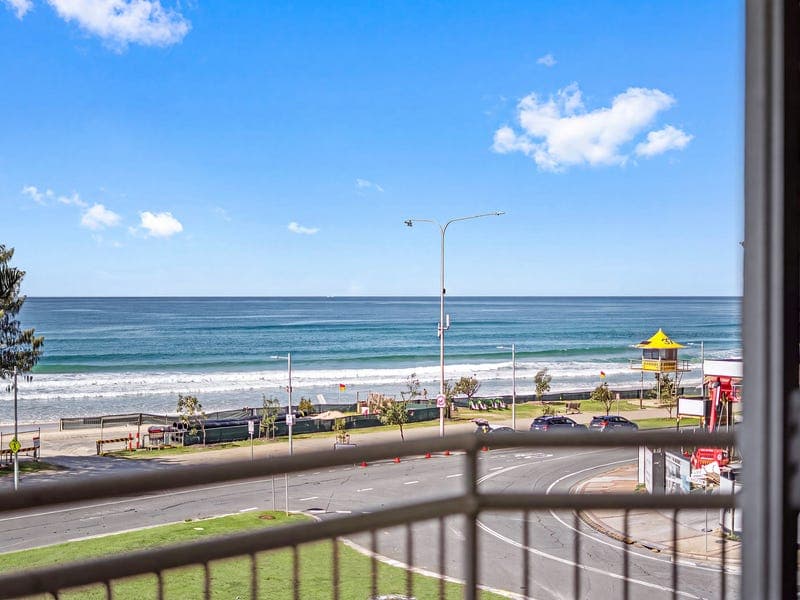 4A/3448 Main Beach Parade, Surfers Paradise — photo 1 of 5