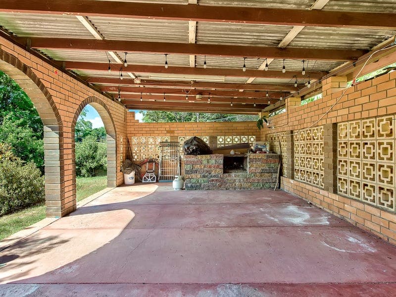 4 Gemalla Street, Stafford Heights — photo 1 of 5