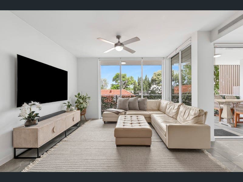 205/8 Meron Street, Southport — photo 1 of 5