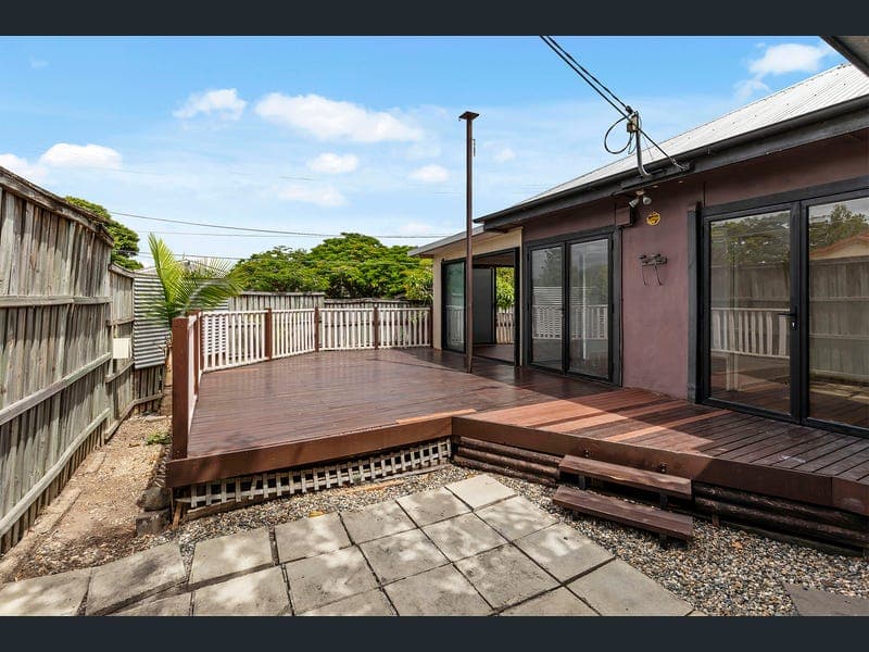 2 Thirteenth Avenue, Kedron — photo 1 of 5