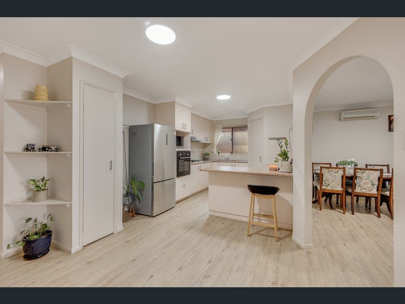 545 Greenwattle Street, Glenvale — photo 1 of 5
