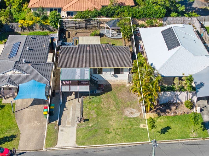 40 Eileen Avenue, Southport — photo 1 of 5