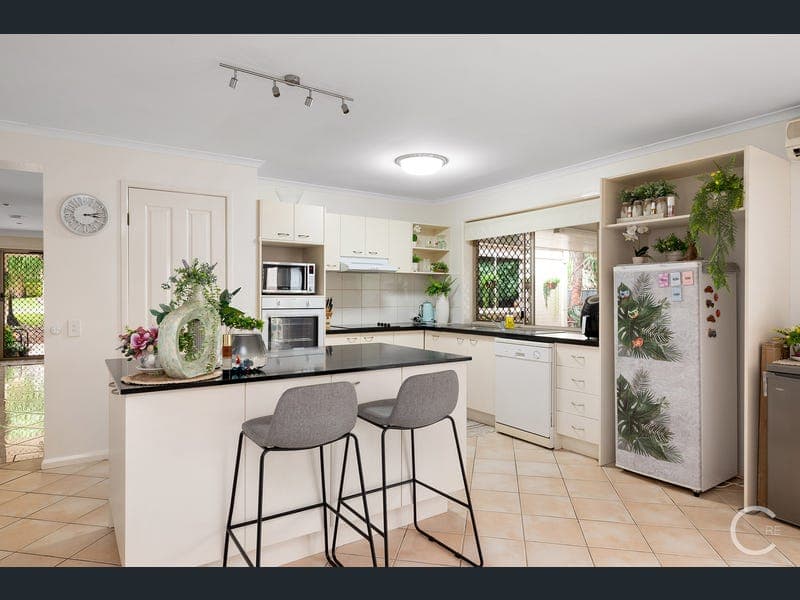 23 Toorak Pl, Forest Lake — photo 1 of 5