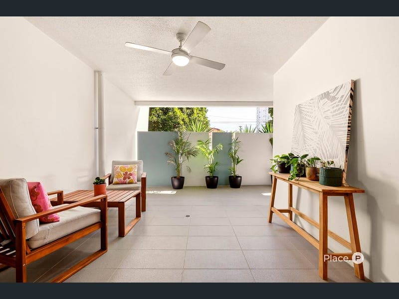 1/8 Jeays Street, Bowen Hills — photo 1 of 5