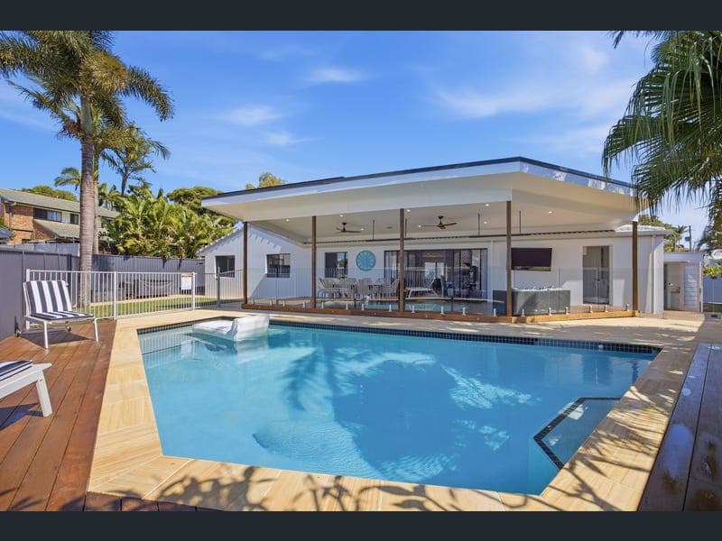 16 Whitehead Drive, Burleigh Waters — photo 1 of 5
