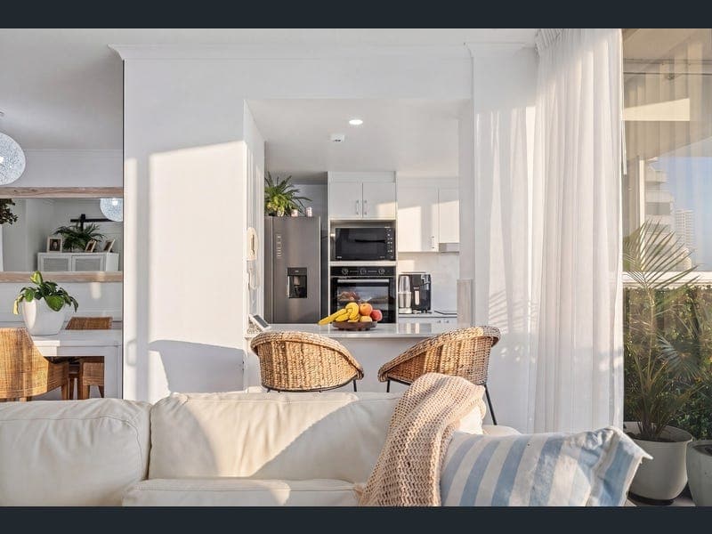 46/63 Cavill Avenue, Surfers Paradise — photo 1 of 5