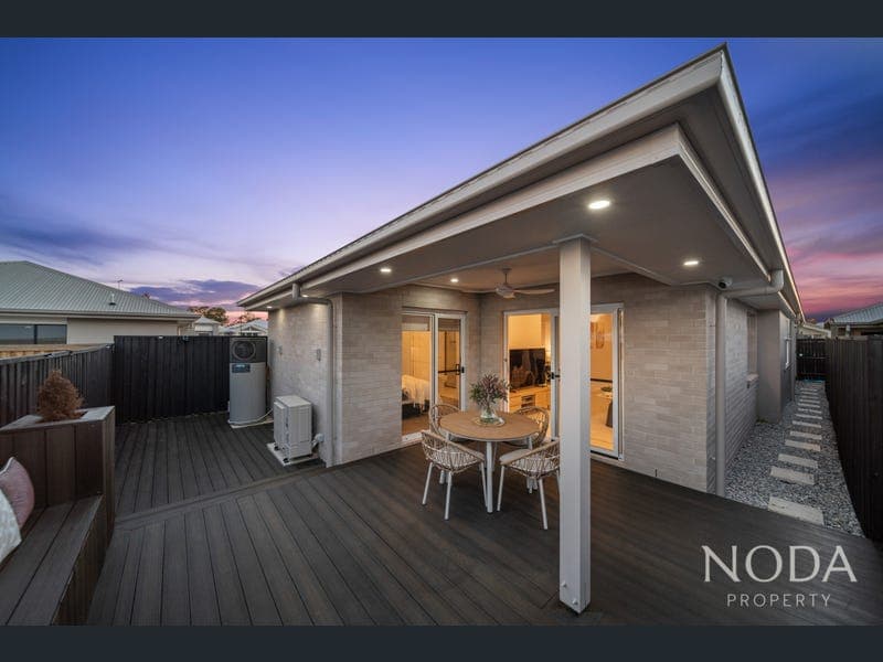 12 Noosa Street, South Maclean — photo 1 of 5