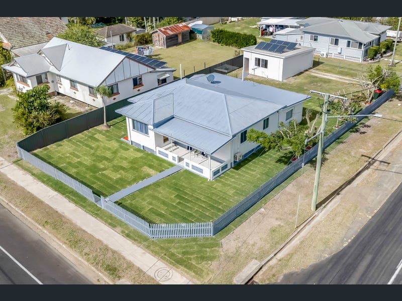 204 Walker Street, Svensson Heights — photo 1 of 5