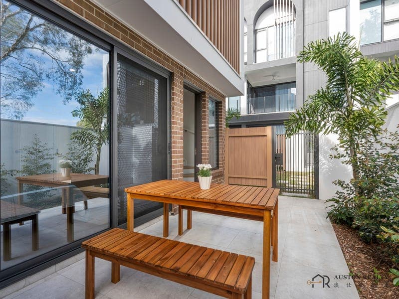 12/41- 45 Minnie Street, Southport — photo 1 of 5