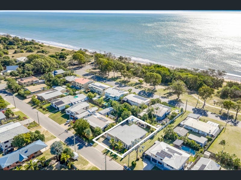 18 Palm Court, Moore Park Beach — photo 1 of 5