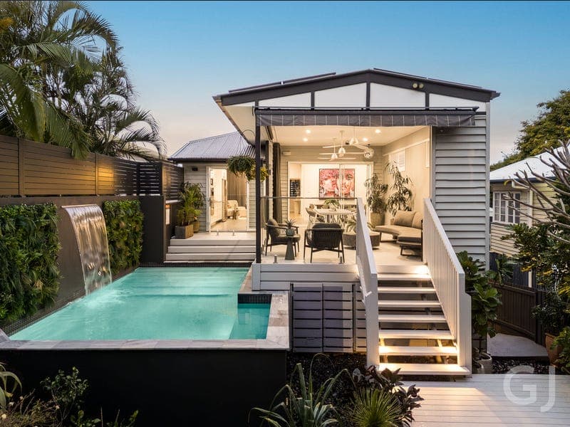 18 Barron Street, Gordon Park — photo 1 of 5