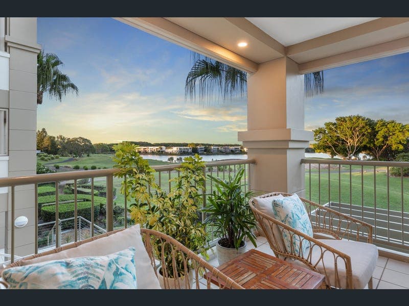 8429 Magnolia Drive East, Hope Island — photo 1 of 5