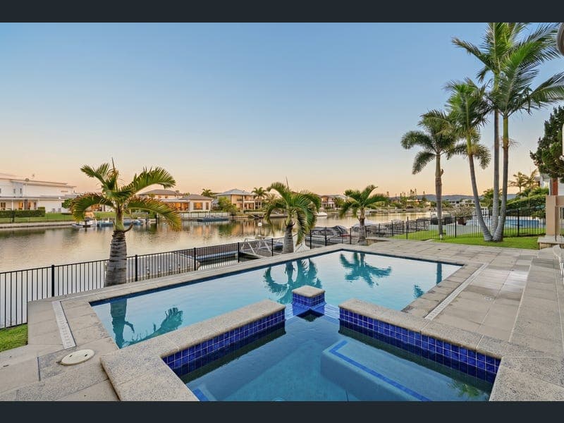 32 Parkview Place, Helensvale — photo 1 of 5