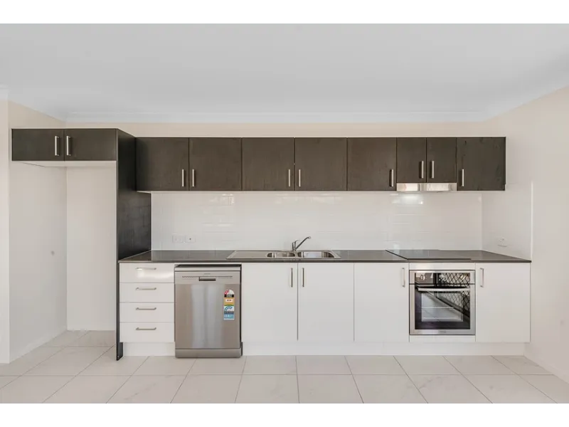 21 Maranoa Street, Logan Reserve — photo 1 of 5
