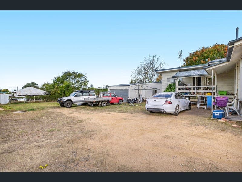 46 Wallace Street, Warwick — photo 1 of 5