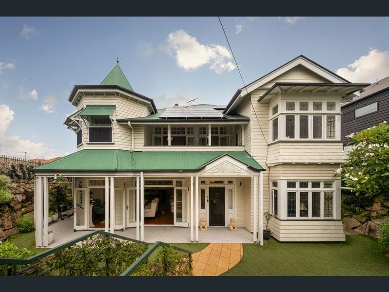 81 Hipwood Avenue, Coorparoo — photo 1 of 5