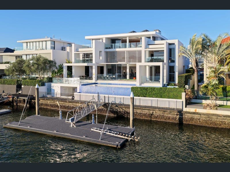 117 Commodore Drive, Surfers Paradise — photo 1 of 5