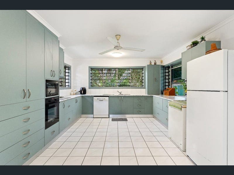 17 Yurongi Street, Caravonica — photo 1 of 5
