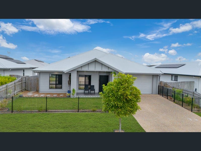 8 Burflower Street, Mount Low — photo 1 of 5
