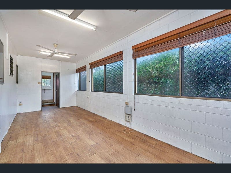 13a Martyn st, Parramatta Park — photo 1 of 5