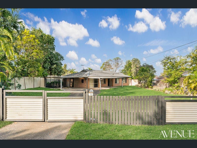 18 EUGENE STREET, Boronia Heights — photo 1 of 5