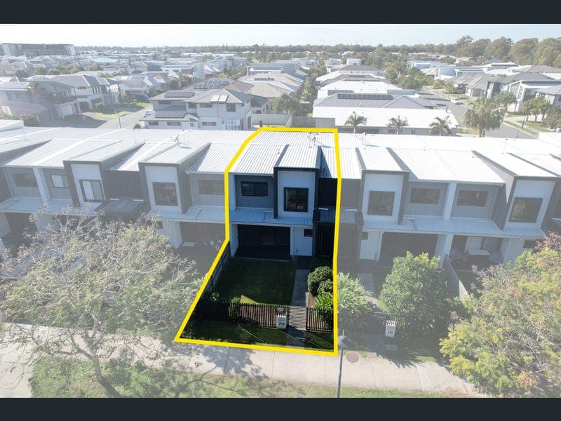 20 Tasmania Avenue, Newport — photo 1 of 5
