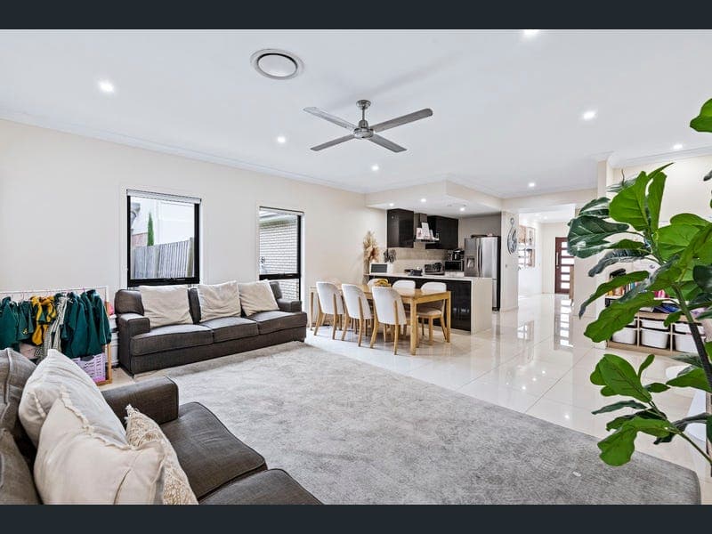 27 Flinders Circuit, Fitzgibbon — photo 1 of 5