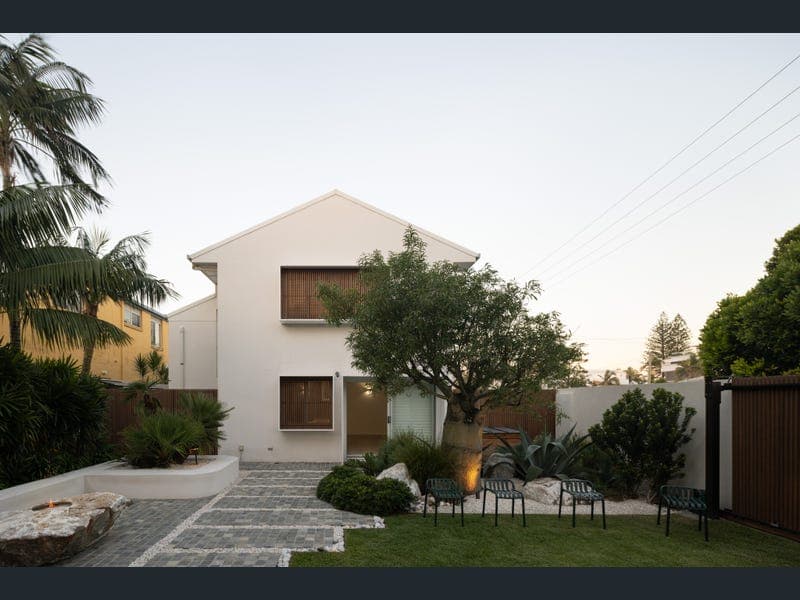 11 Lavarack Road, Mermaid Beach — photo 1 of 5