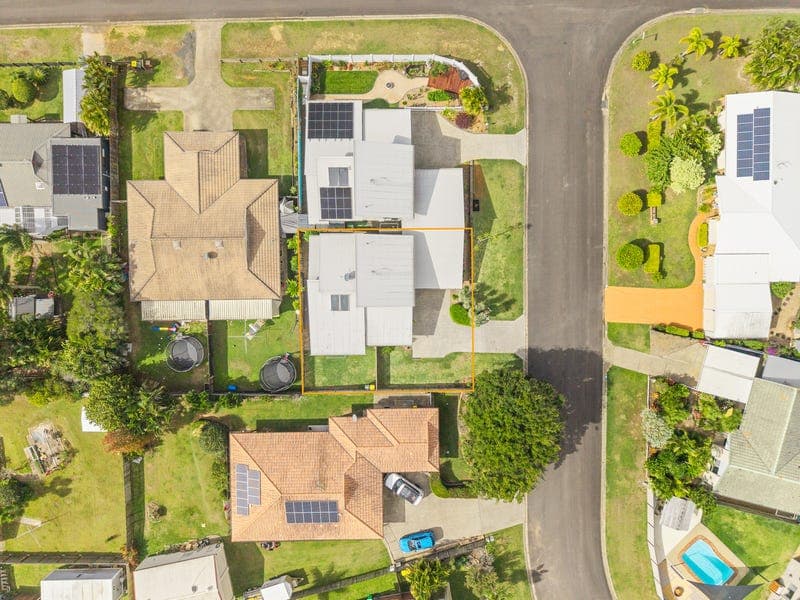 2/40 Victor Drive, Kawungan — photo 1 of 5